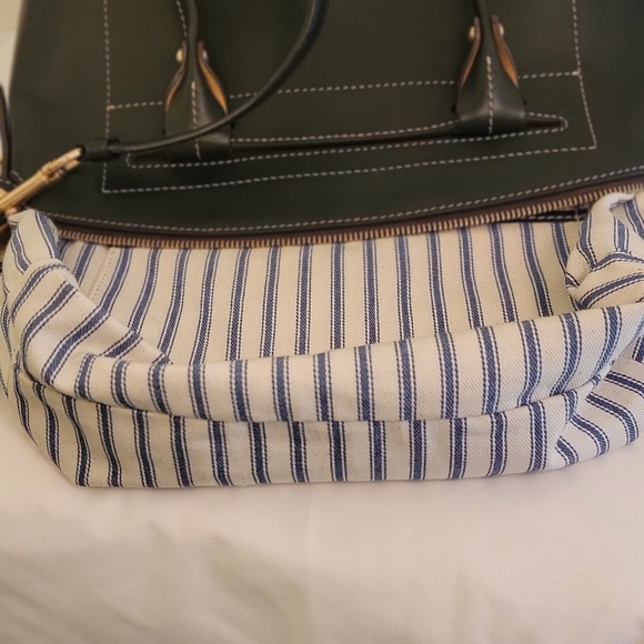 Dooney And Bourke W/ Matching Wallet - Picture 5 of 16